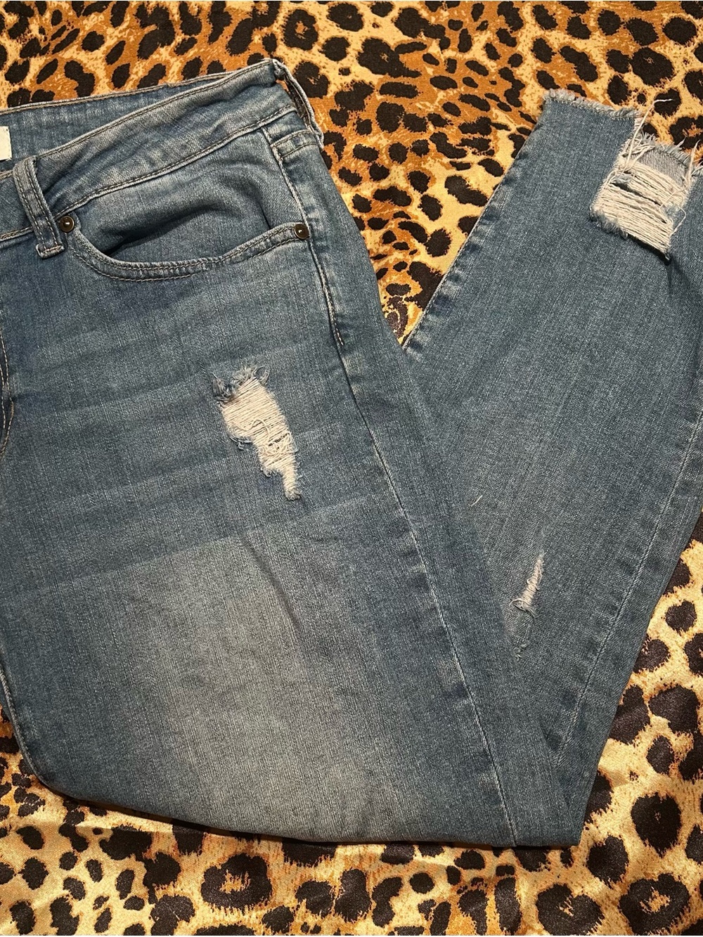 ❌SOLD❌Black Denim Medium Wash Distressed Ankle Jeans Raw Hem